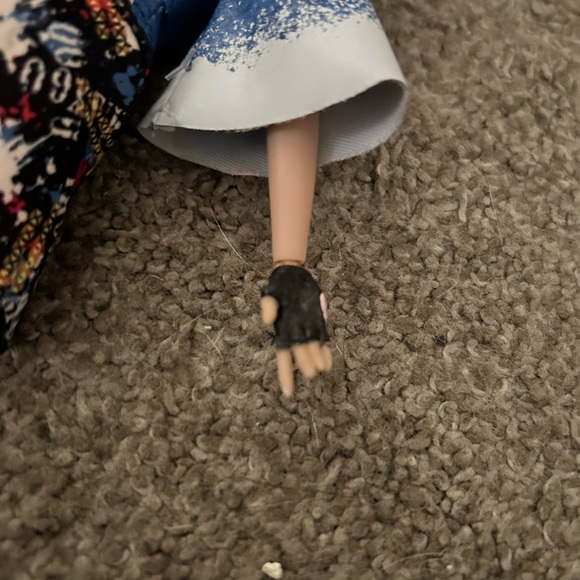 Desendants Isle of the Lost Evie Doll 2014 Disney Hasboro Blue Hair Barbie - Picture 5 of 7